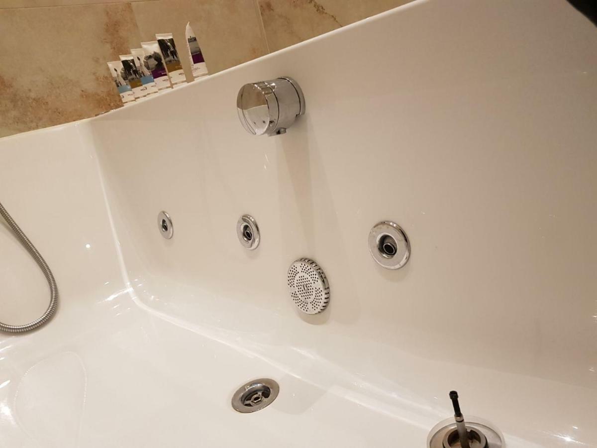 Heart Of Knightsbridge - Stunning Air Conditioned Apartment - 1 Minute Walk From Harrods Londyn Zewnętrze zdjęcie